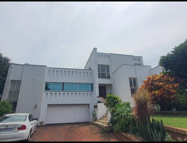 5 BEDROOM HOUSE FOR SALE IN LA LUCIA RIDGE